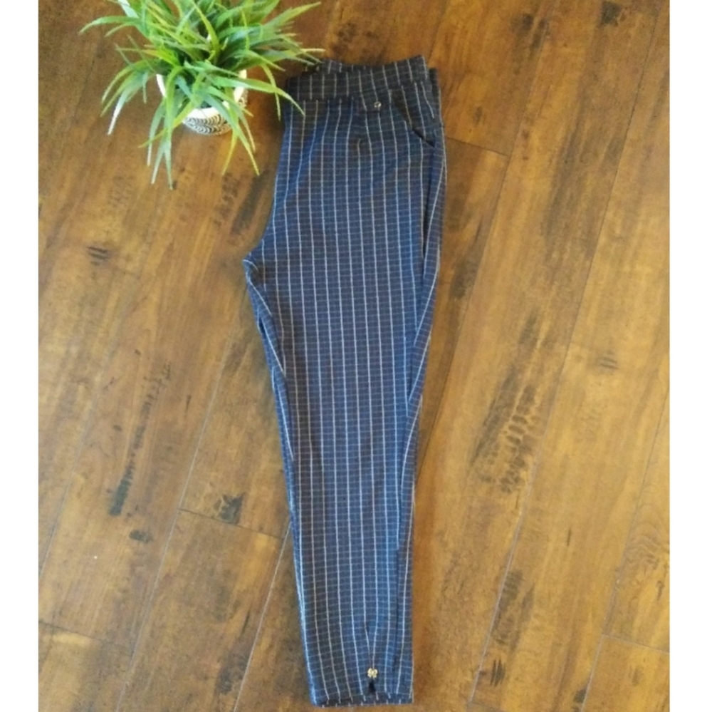 Presence crop plaid jeggins pants size XL